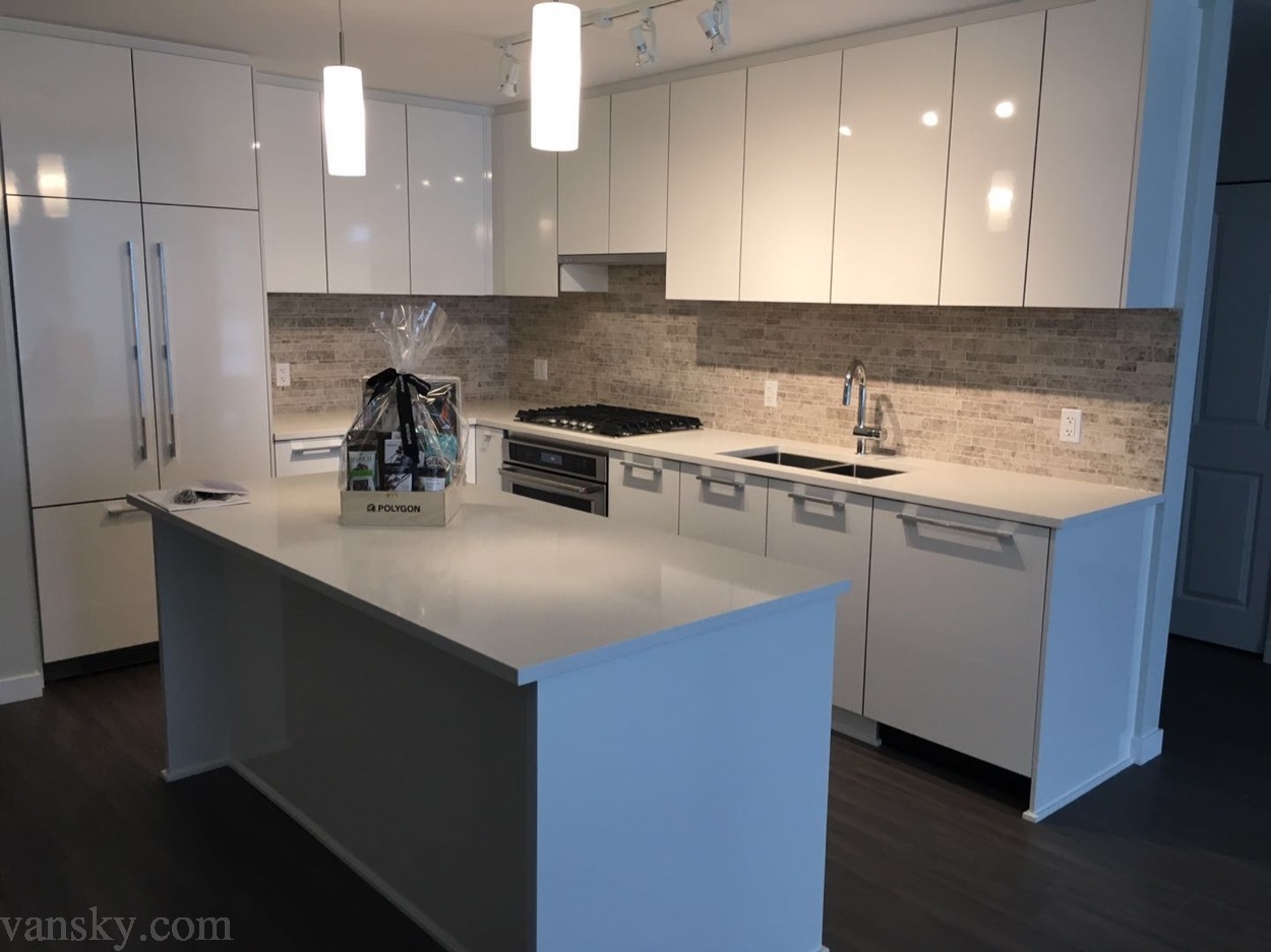 220301220242_Kitchen Island.JPG